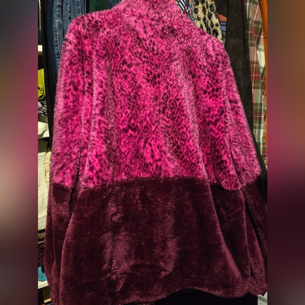 NWOT Lilly Pulitzer Size XXL sherpa Keala Popover in Amarena Cherry Pattern Play - Picture 6 of 9